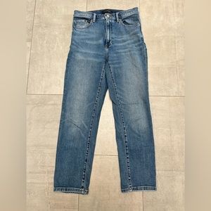 Like new Banana Republic ladies jeans - classic cut w stretch for comfort 🌺 😊
